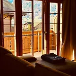 Swiss Alpine Haven شقة
